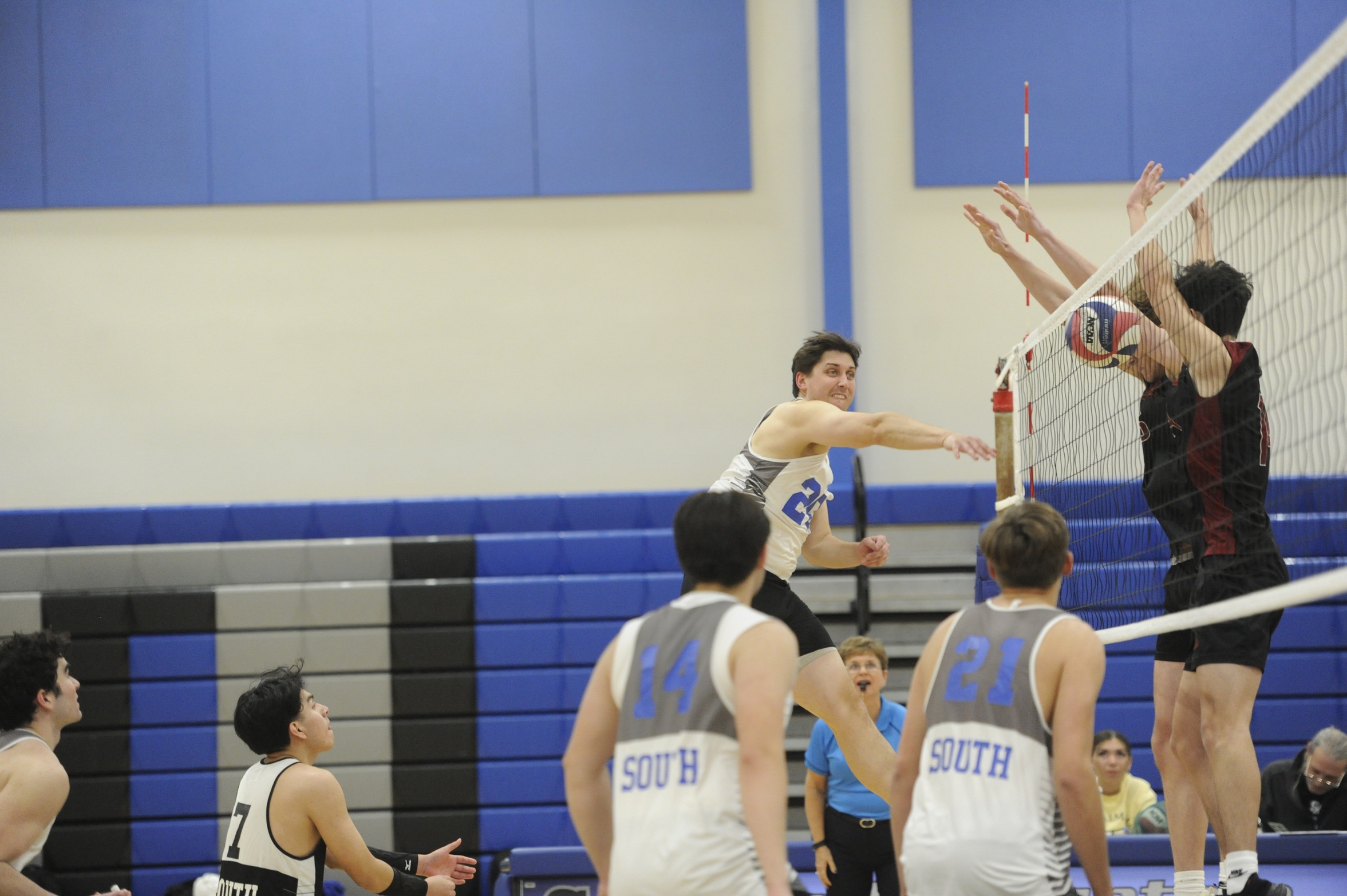 Benedictine-Mesa Edges SMCC Men's Volleyball